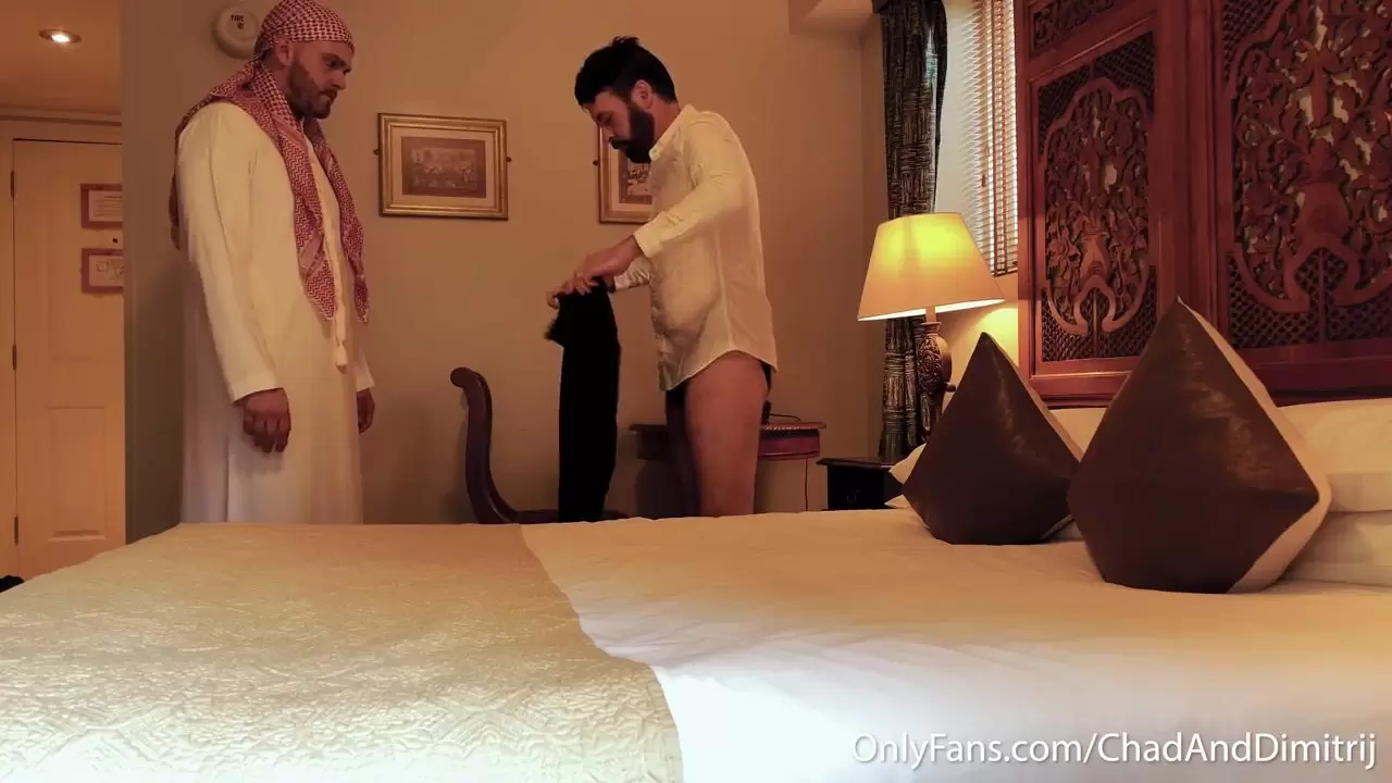 hot sheik uses his disobedient manservant