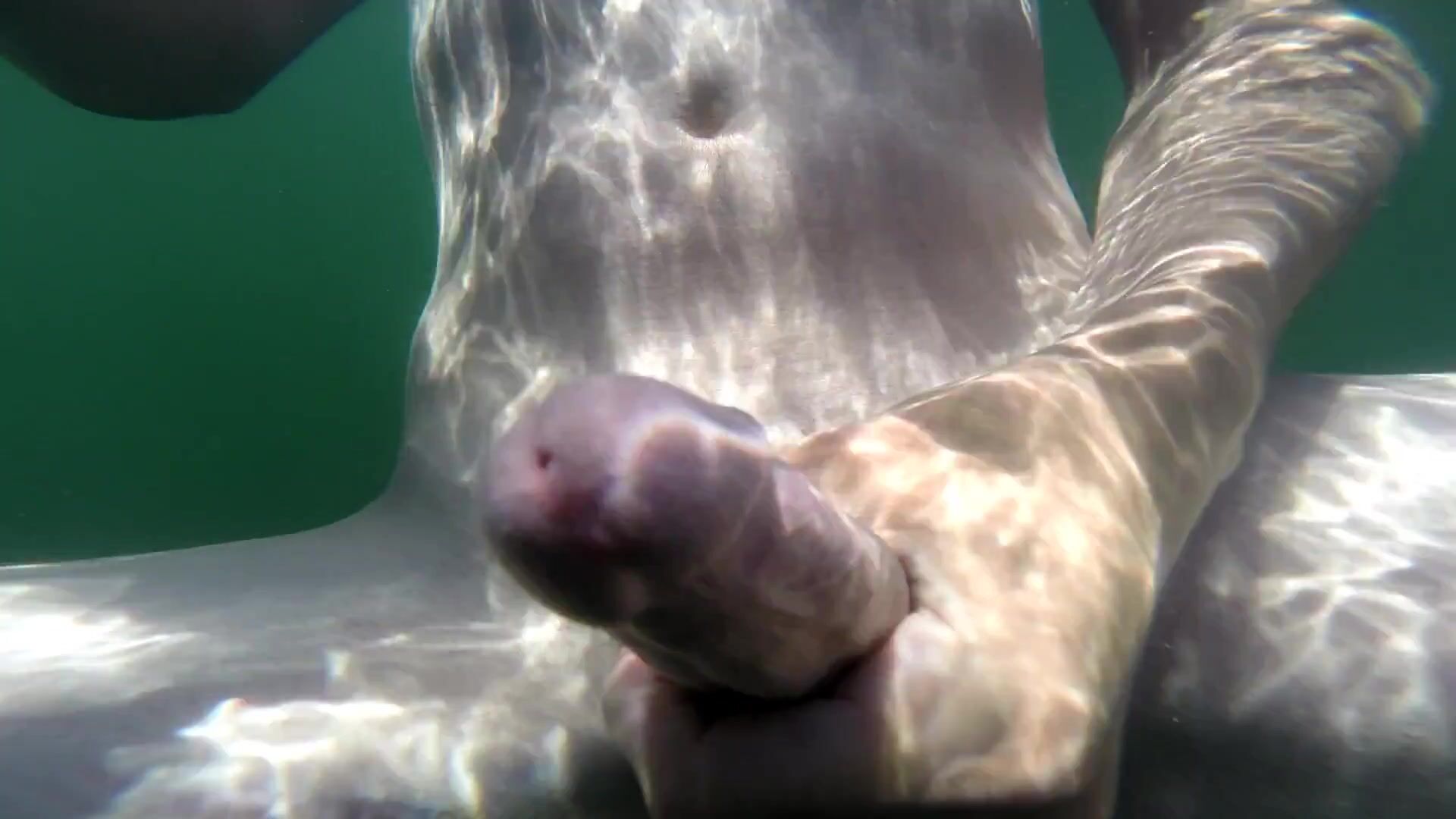Дрочит под водой порно видео. Смотреть дрочит под водой онлайн