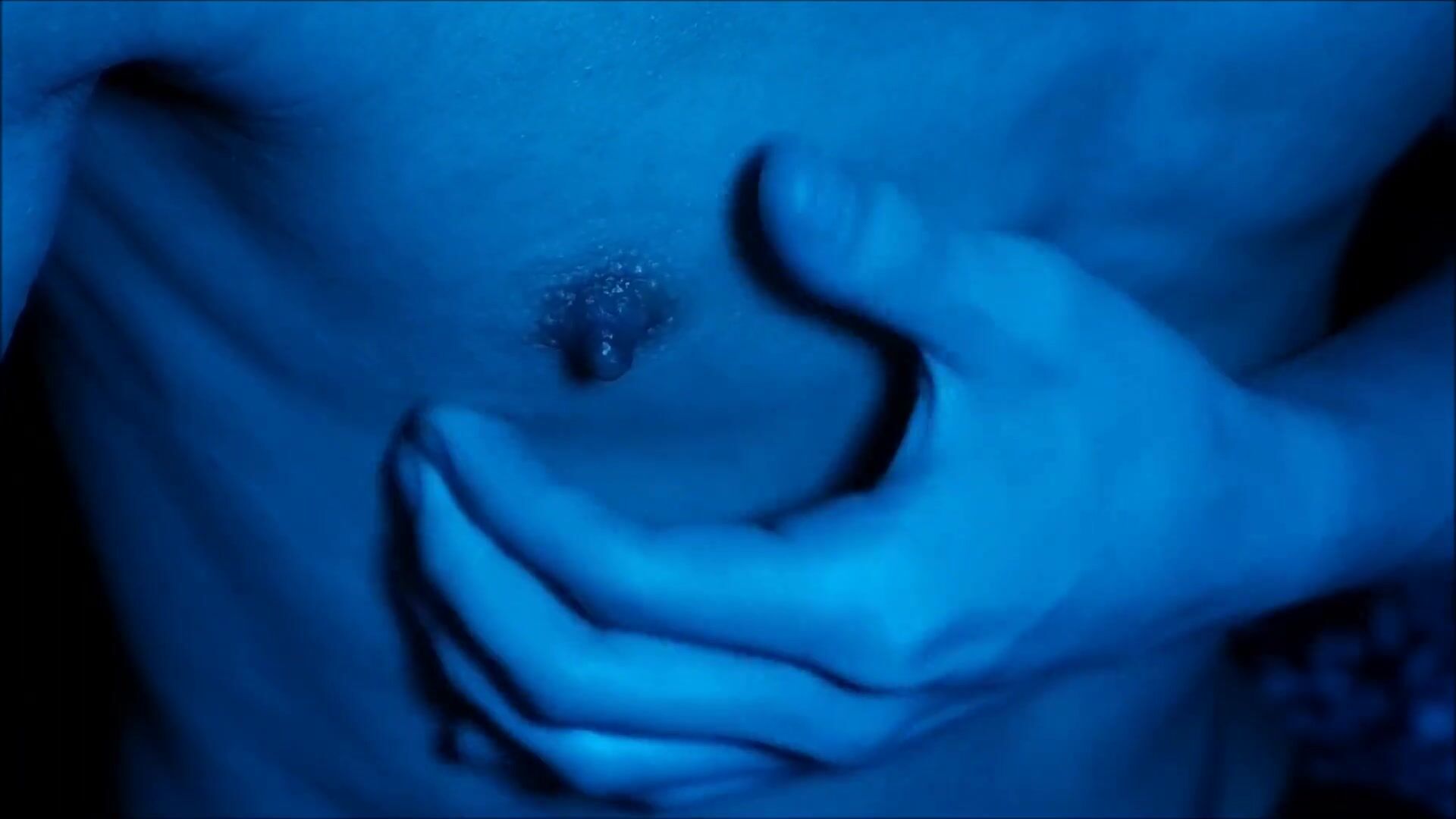 Massaggio e orgasmo del capezzolo del femboys guarda online Immagine