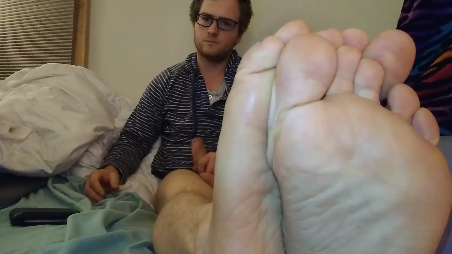 Worship Nerdy Twink Feet