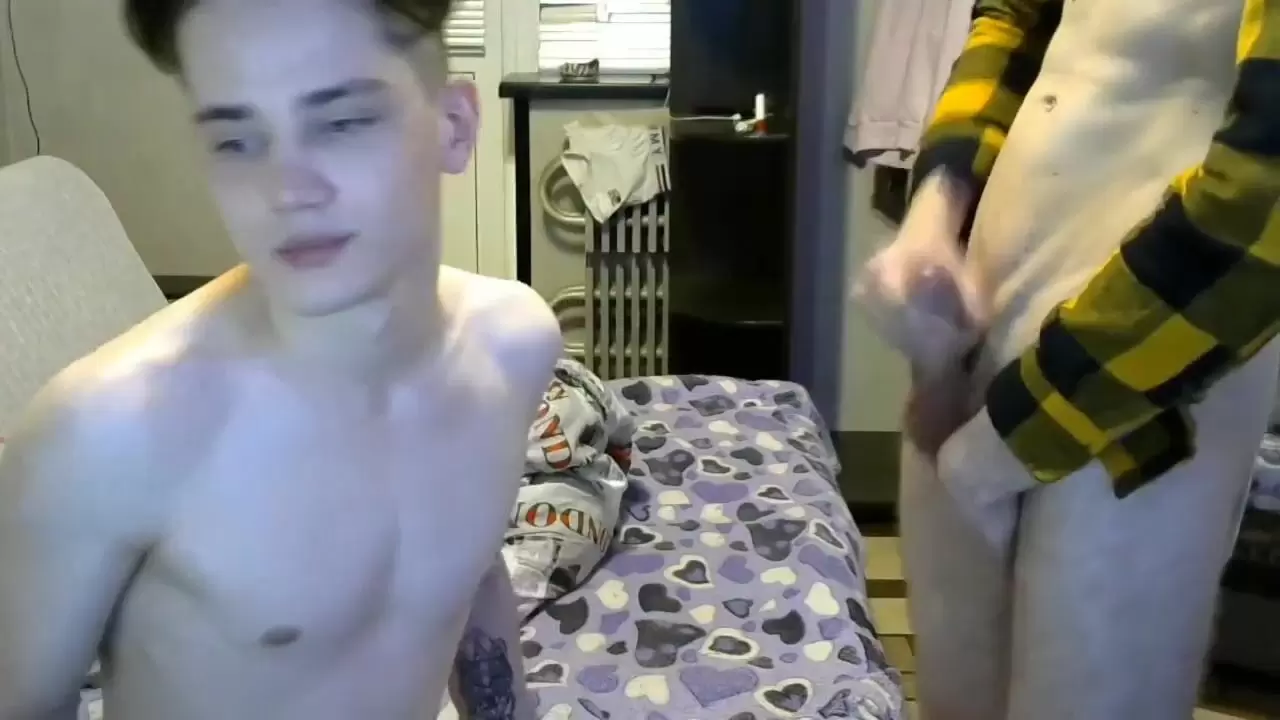 Dois gays russos foda na webcam vê online imagem em alta qualidade