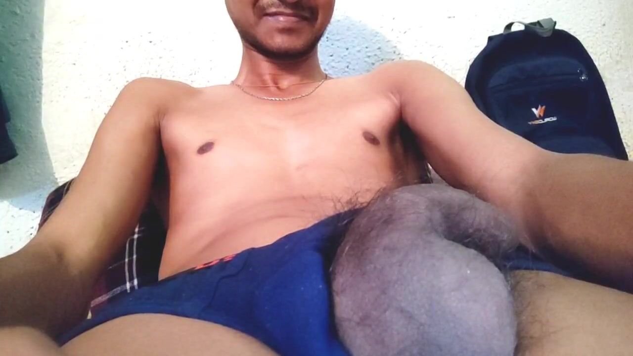 Tamil Hot Boy Gock che si masturba lentamente guarda online foto