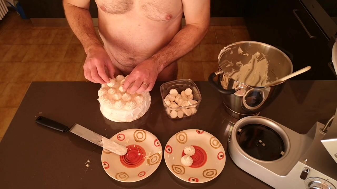 CICCI77 Dopo aver raccolto 50 grammi di sperma, prepara una torta di meringa dello sperma! guarda online