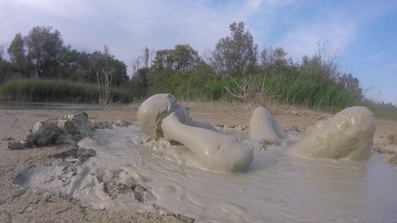 Anal Sex With Mud - First mud bath of 2022 at Gay0Day