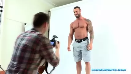 Gay bodybuilder likes jerking his big hard cock at Gay0Day