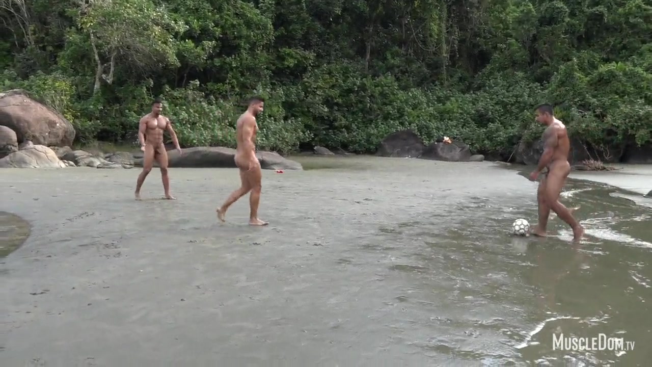 Порно видео голый футбол