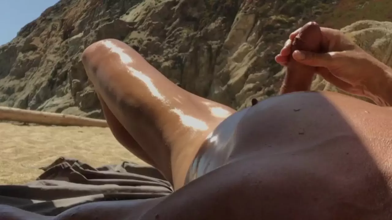 Stranger Fingers mon Tan Ass sur la plage publique nue pendant que les voyeurs regardent Photo De Sexe Hd