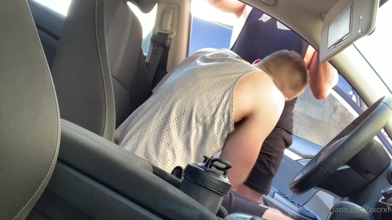 allamateur blowjob in car on freeway