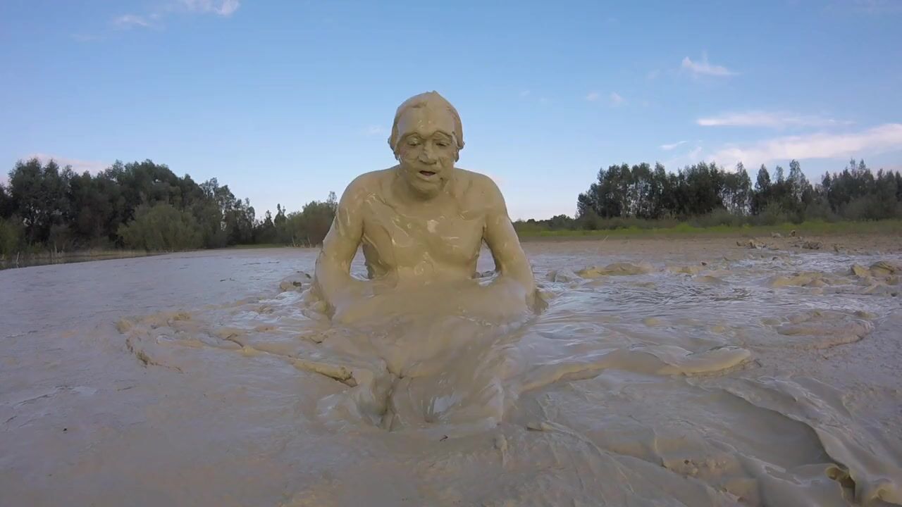 Bain de carrière de la boue de la fin de l été regarder en ligne