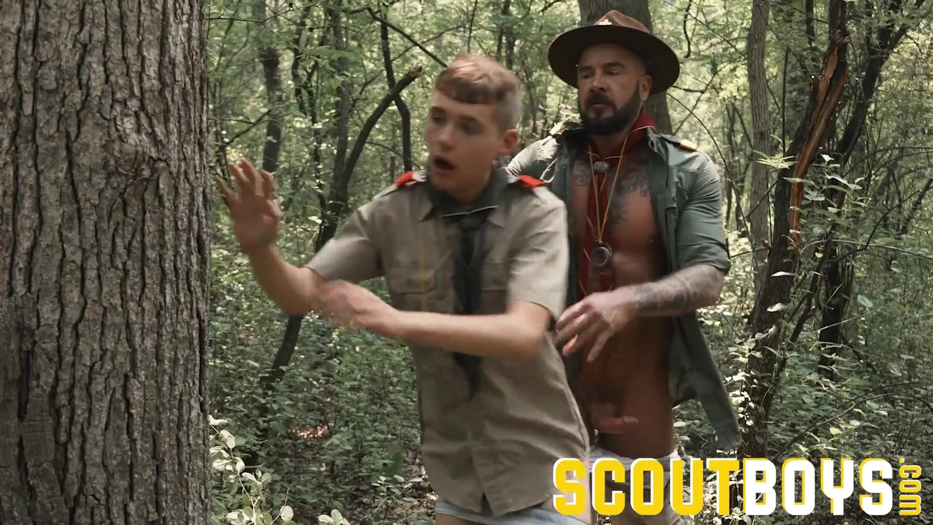 Scoutboys - Горячий висит Скаут Лидер без бесспанных двух гладких мальчиков  в лесу смотреть онлайн