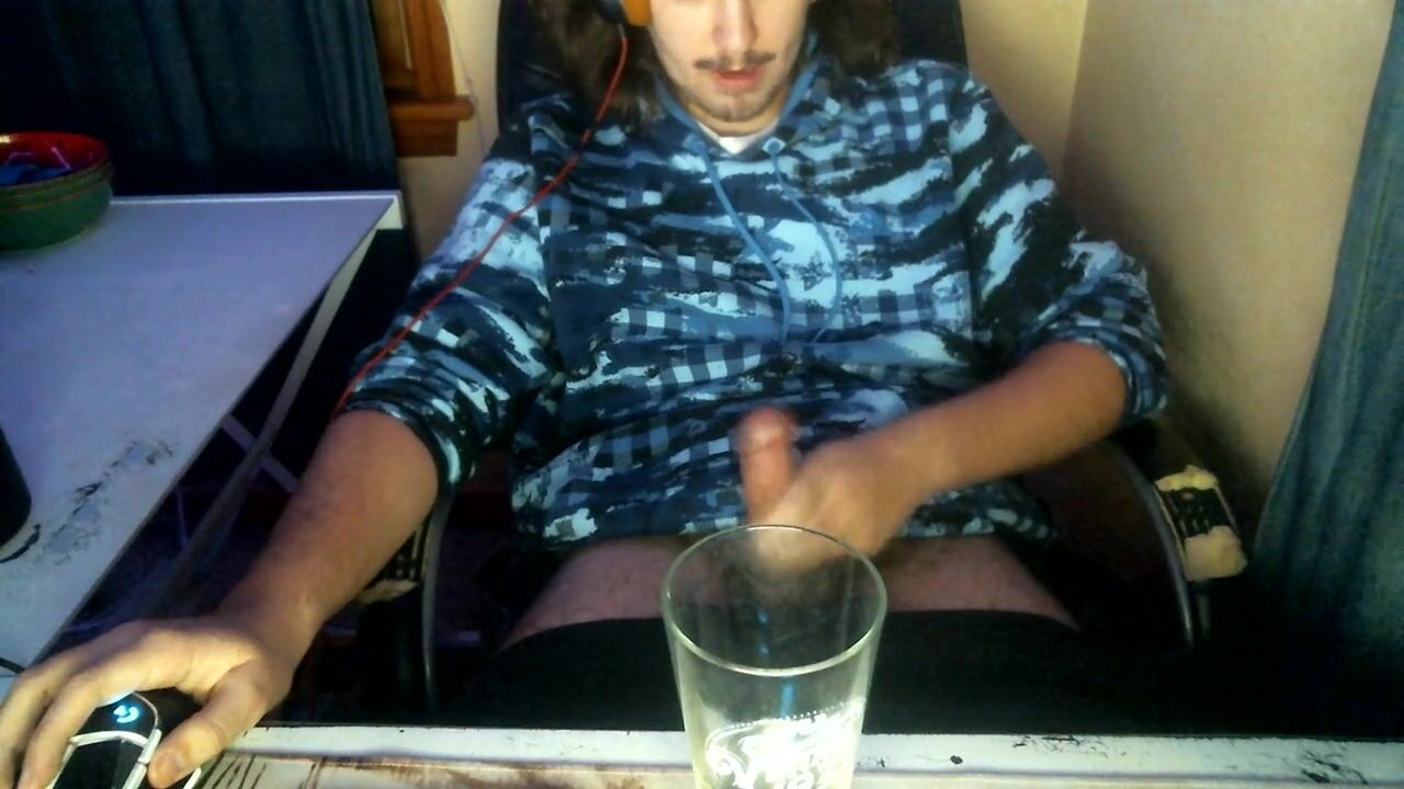 Drinking 2 glasses of piss and pissing on myself with cum watch online