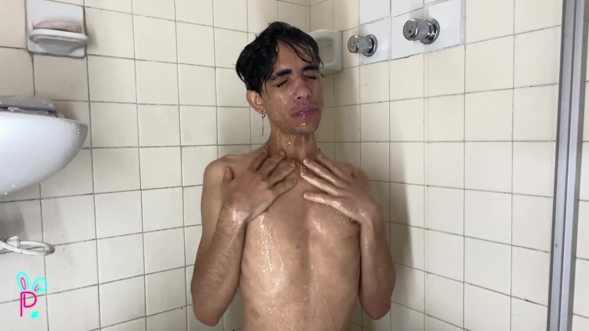 AFTER SHOWERING THIS VERGON GUY MASTURBATES watch online