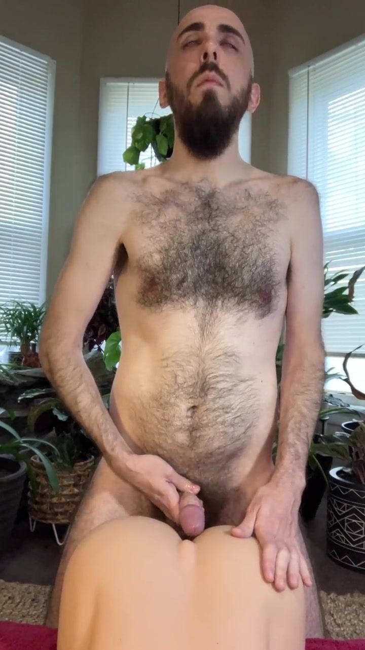 Волосатый парень трахает: 3000 качественных порно видео