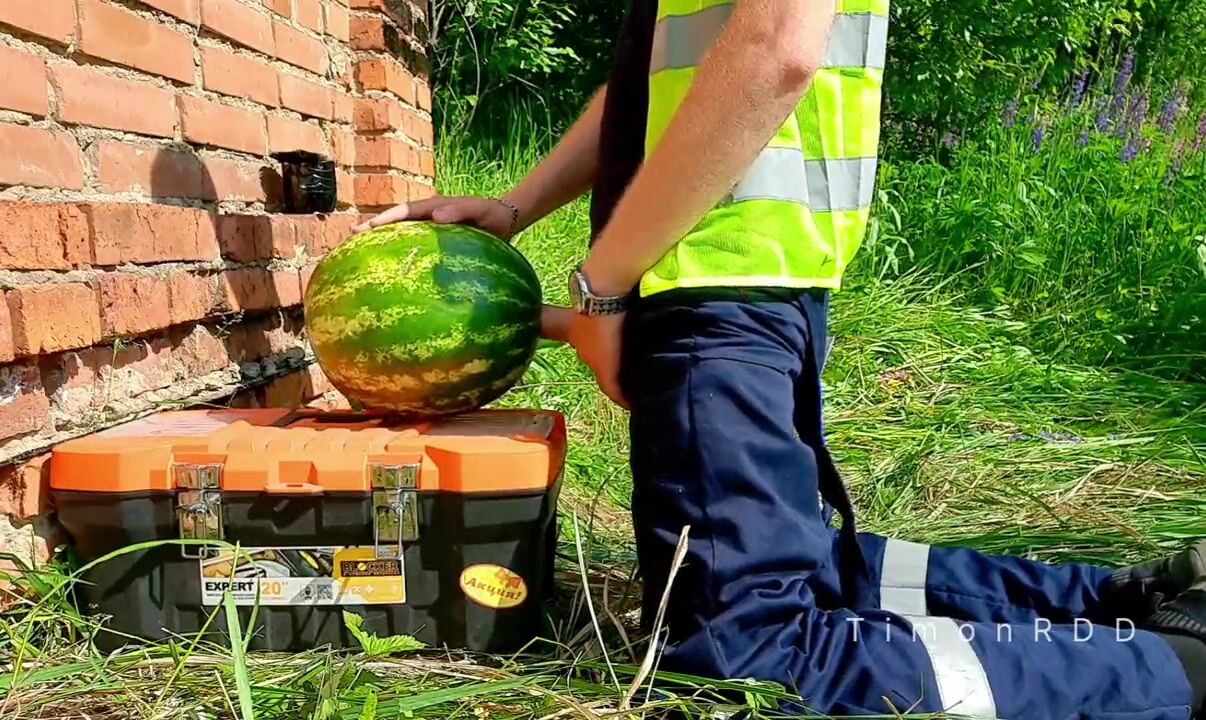 GIRL NOTICED THAT THE GUY FUCKED A WATERMELON - RedTube