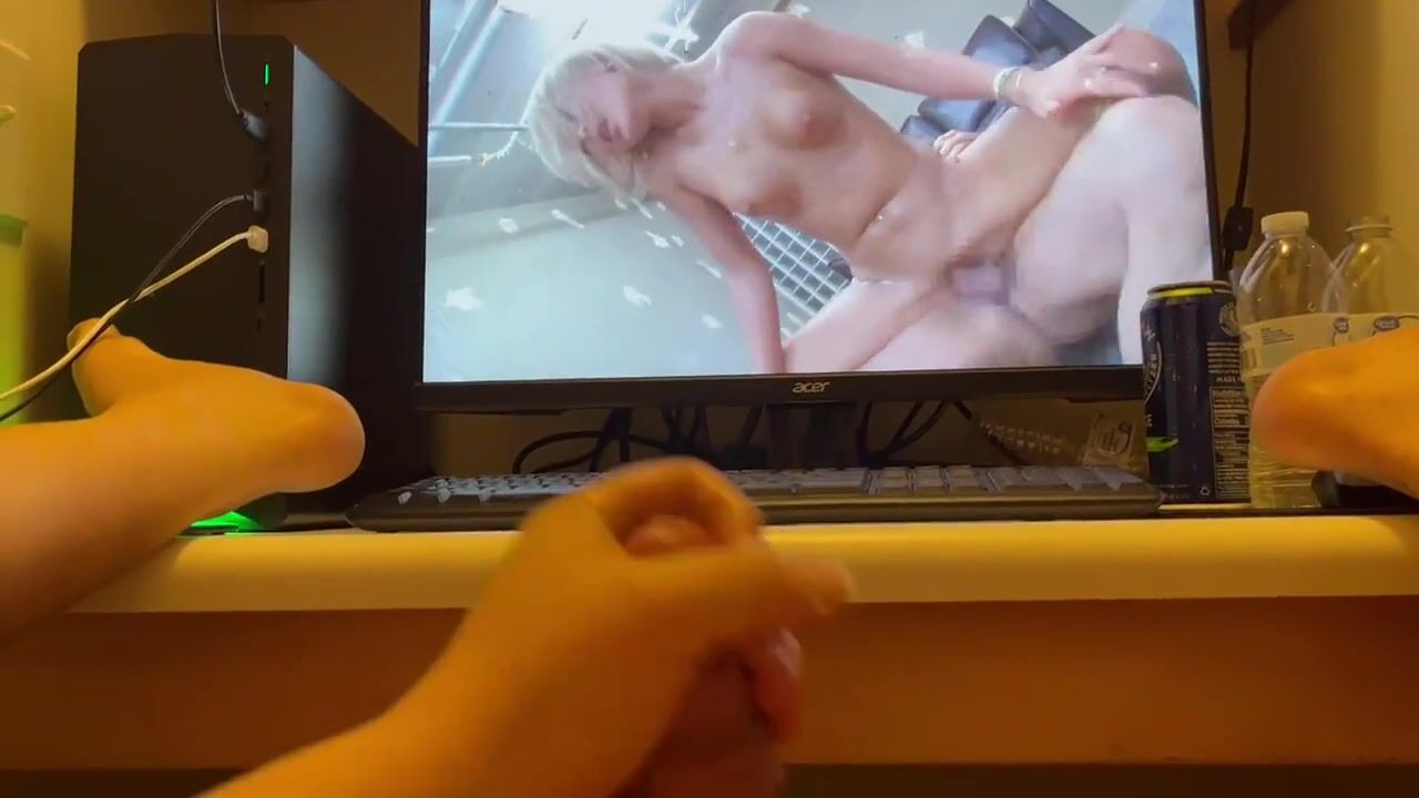 Eboy coreano acaricia seu pau venoso a um jav bang vê online