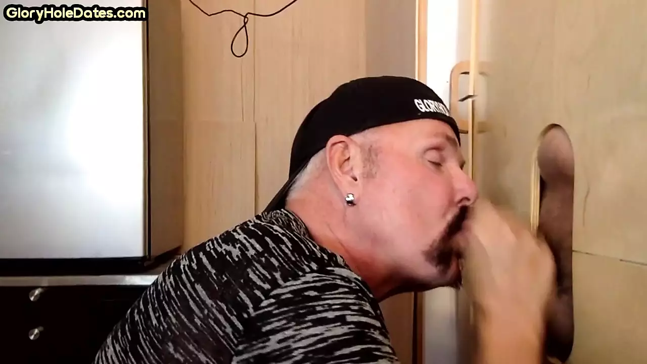 Gloryhole gaydaddy минет член перед tugjob для кончить смотреть онлайн