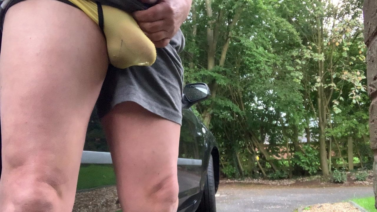Peeing and wanking by the roadside watch online picture pic