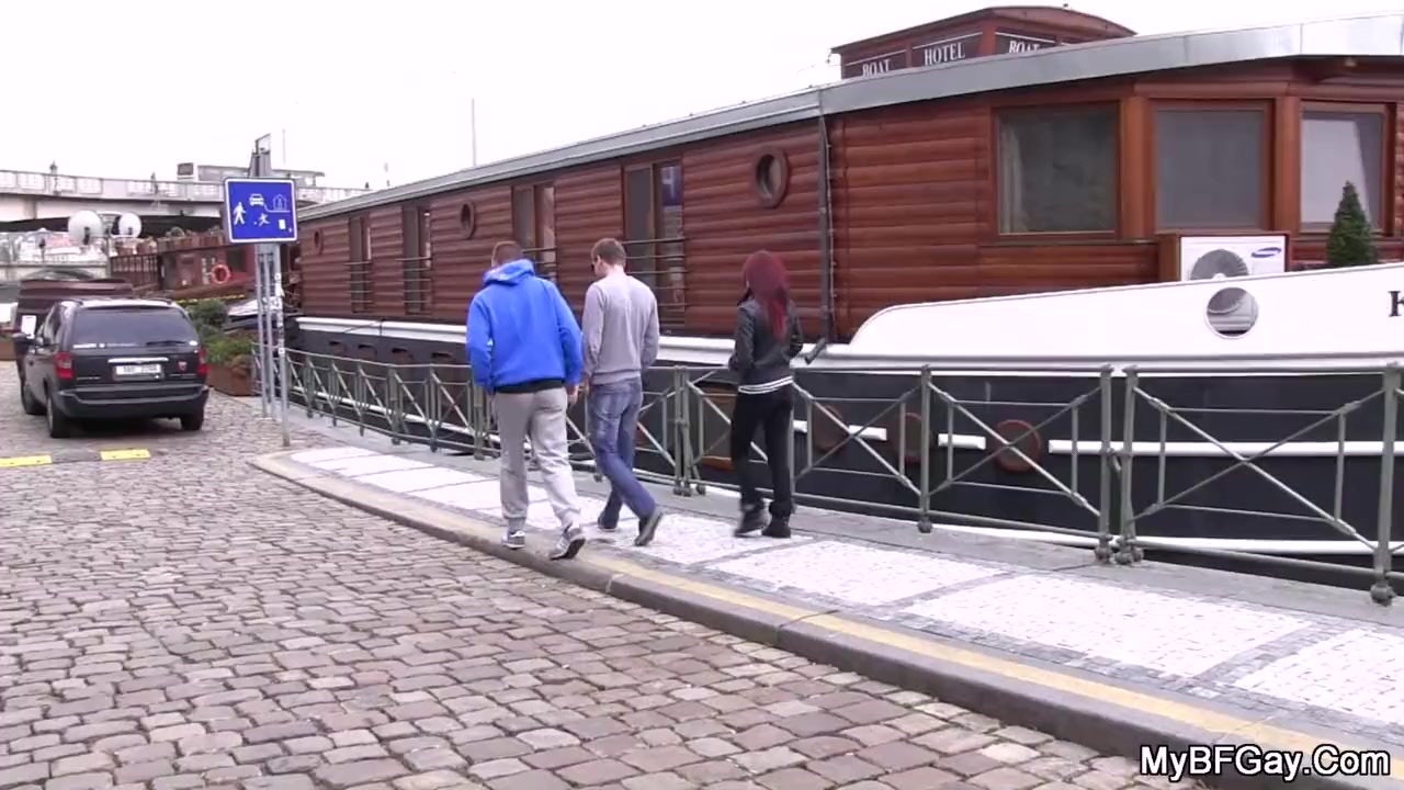 Подруга застает его верхом на большом гей-члене смотреть онлайн